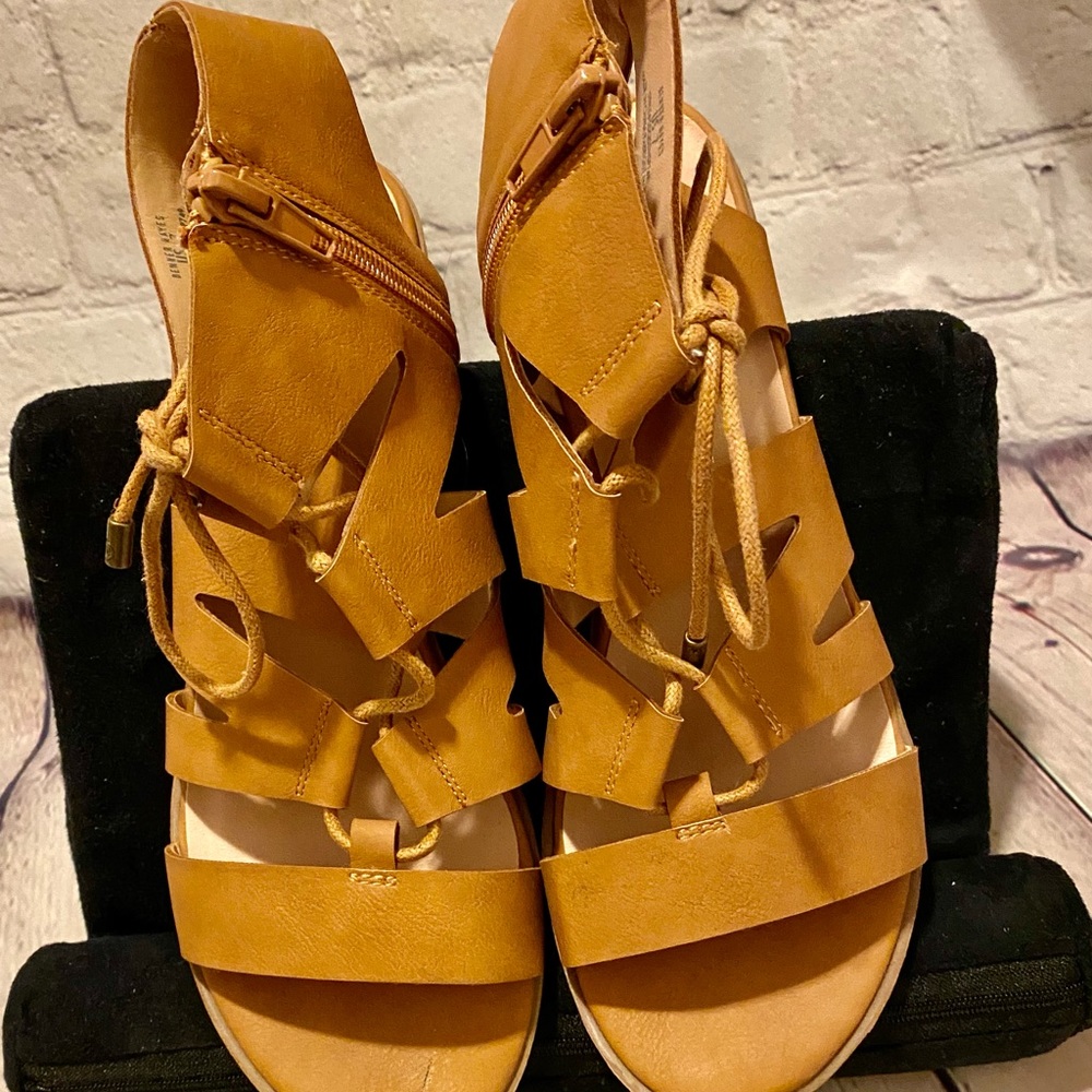 Denver Hayes gladiator sandals size 7
